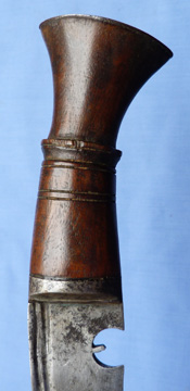 antique-kukri-and-scabbard-4