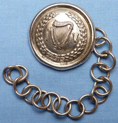 irish-volunteers-silver-cloak-badge-1