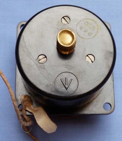 ww2-british-aircraft-red-boost-gauge-2